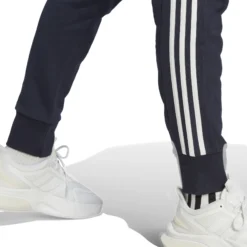 ADIDAS Essentials French Terry Tapered Cuff 3-Stripes Pantalone Da Allenamento Uomini - Blu Scuro, Bianco -Negozio di articoli sportivi da tennis 17902000 17
