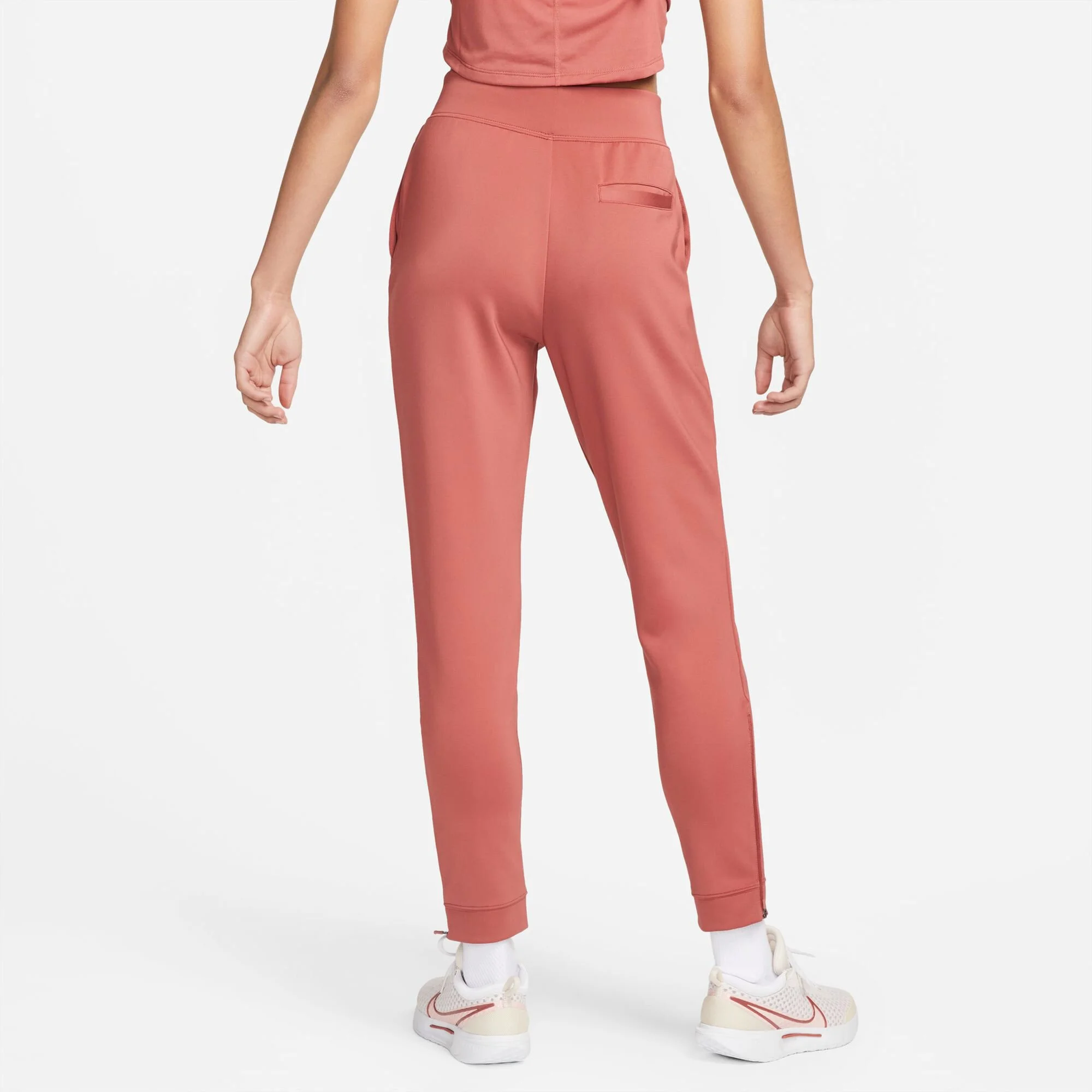 Nike Court Dri-Fit Heritage Knit Pantalone Da Allenamento Donna - Corallo 5 Nike Court Dri-Fit Heritage Knit Pantalone Da Allenamento Donna - Corallo - immagine 5