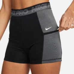 Nike Dri-Fit Performance 3in Pantaloncino Attillato Donna - Nero, Grigio 15 Nike Dri-Fit Performance 3in Pantaloncino Attillato Donna - Nero, Grigio -Negozio di articoli sportivi da tennis 56701000 17