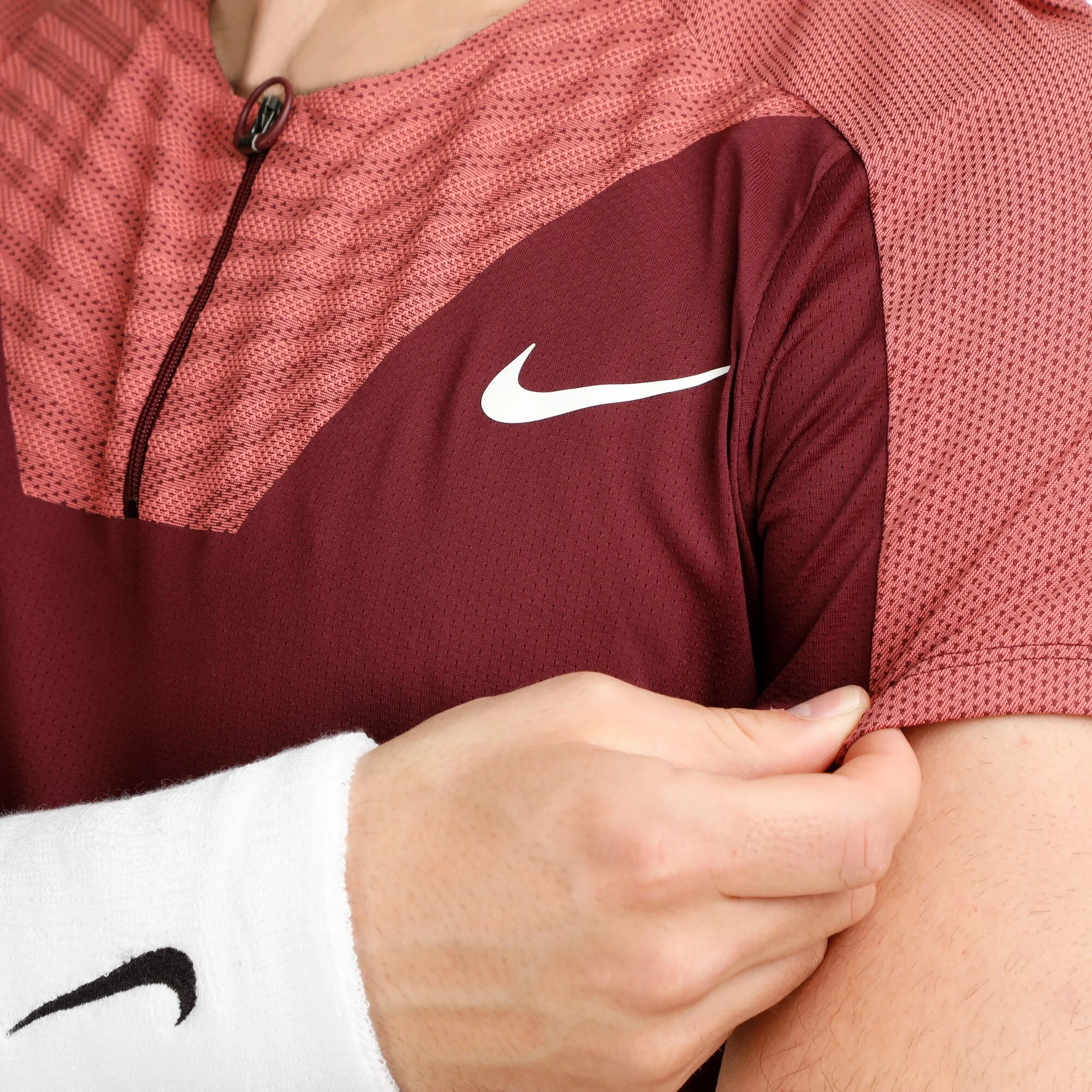 Nike Dri-Fit Advantage Court Slim UL RG Polo Uomini - Rosso Scuro, Rosa Antico 6 Nike Dri-Fit Advantage Court Slim UL RG Polo Uomini - Rosso Scuro, Rosa Antico - immagine 6