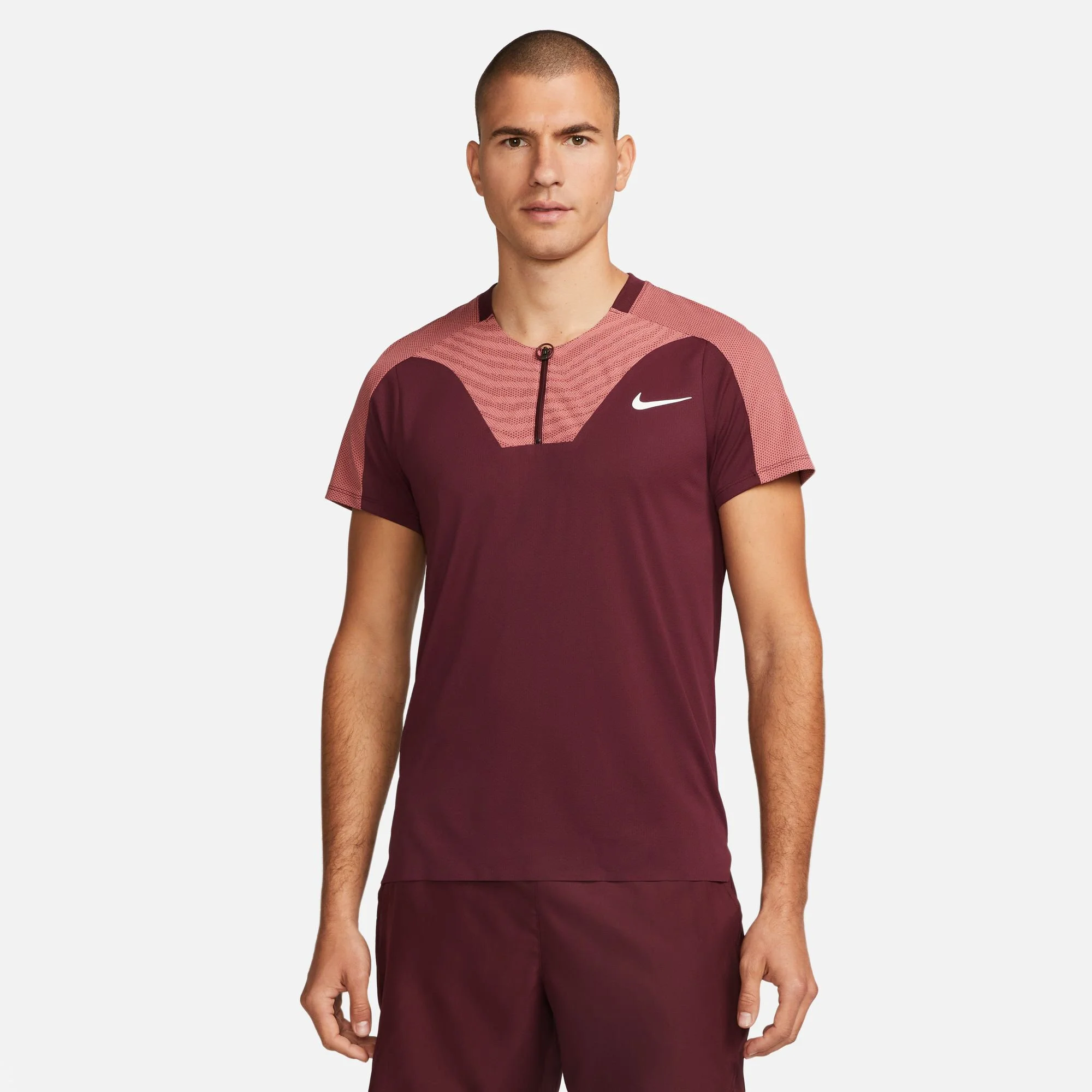 Nike Dri-Fit Advantage Court Slim UL RG Polo Uomini - Rosso Scuro, Rosa Antico 10 Nike Dri-Fit Advantage Court Slim UL RG Polo Uomini - Rosso Scuro, Rosa Antico - immagine 10