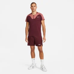 Nike Dri-Fit Advantage Court Slim UL RG Polo Uomini - Rosso Scuro, Rosa Antico 25 Nike Dri-Fit Advantage Court Slim UL RG Polo Uomini - Rosso Scuro, Rosa Antico -Negozio di articoli sportivi da tennis 57142000 15